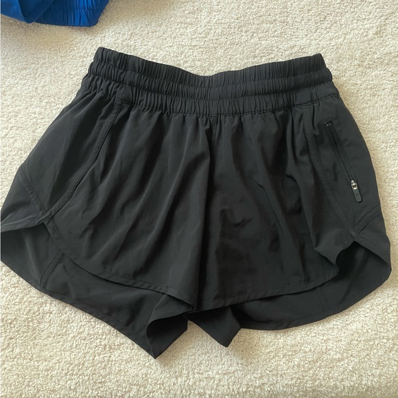 8 Pairs of Lululemon Tracker 4in Mid Rise Shorts - Picture 3 of 8